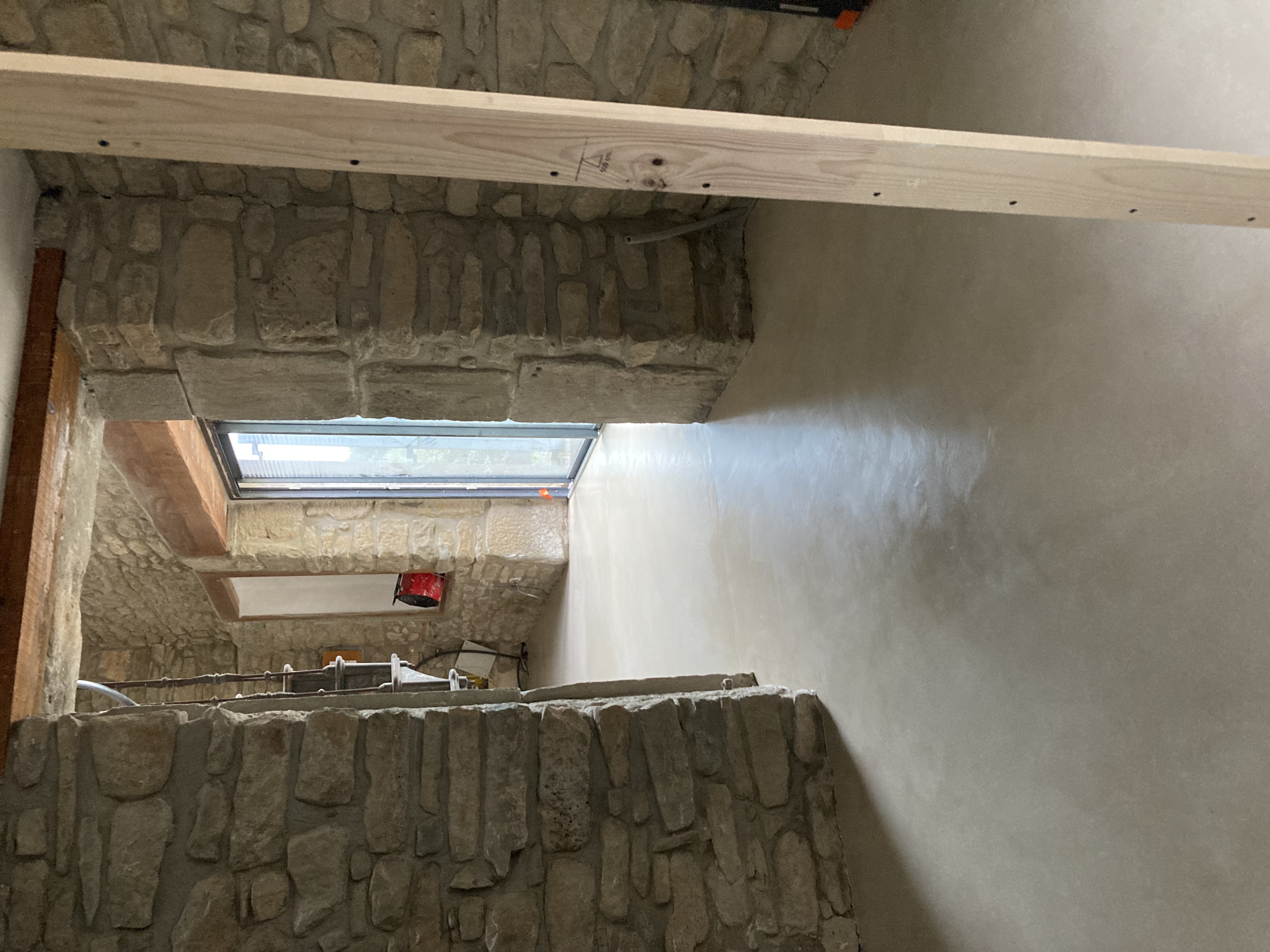 Sol continu dans une maison ancienne, réalisation d'Arminda